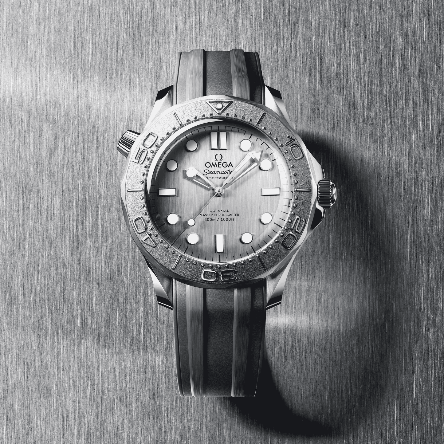 Omega Seamaster Diver 300m 42 mm, steel on rubber strap